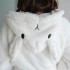 Bata de baño para damas de manga larga y gruesa con una linda capucha de conejo y franela para el invierno.